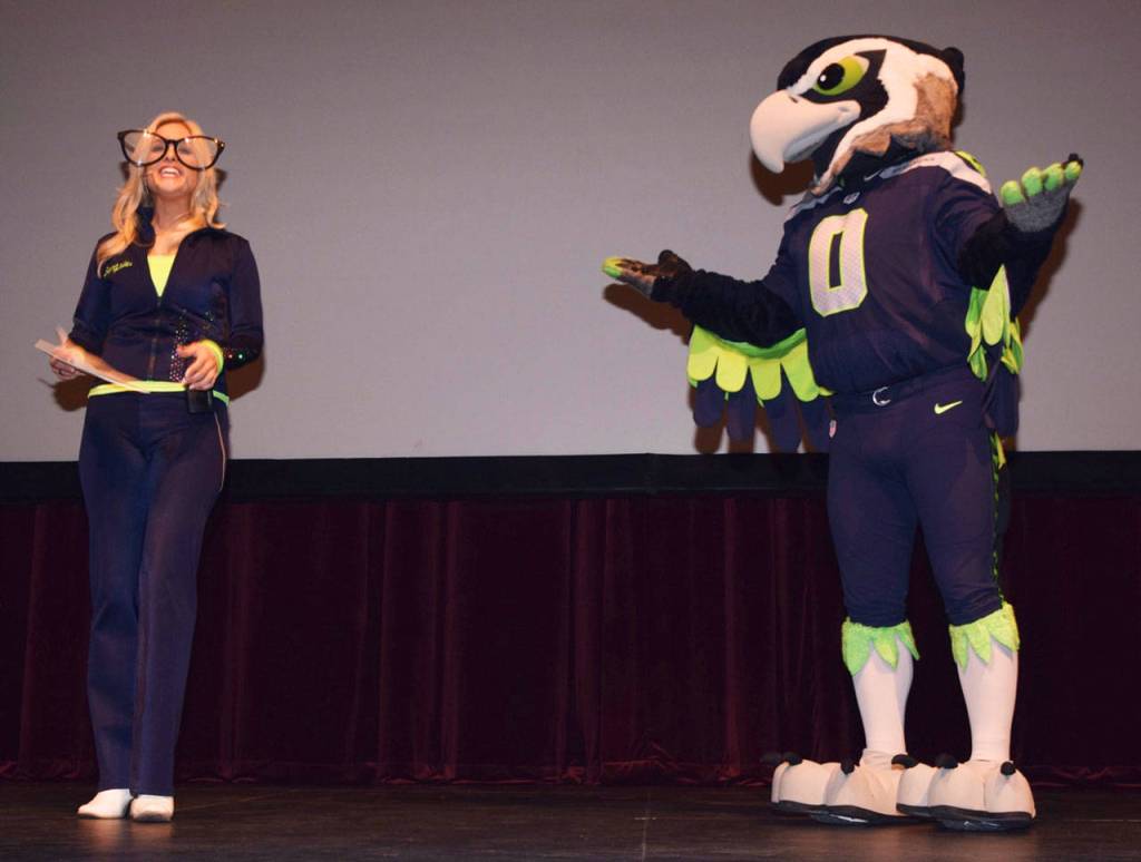 Blitz and Sea Gal Melanie perform on stage. RACHEL CIAMPI, Auburn Reporter