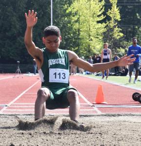 Auburn sophomore stuns field, takes district long jump title