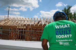 Community comes together to build homes for veterans