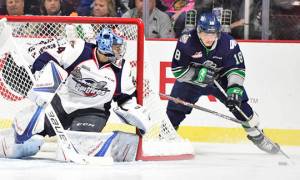 Spitfires fly past Thunderbirds at Memorial Cup