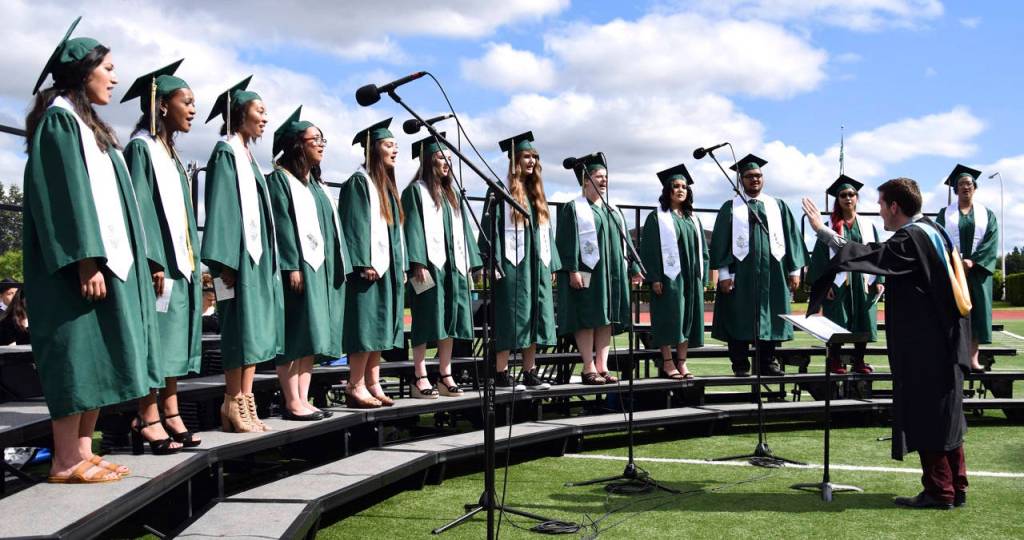 The graduates choir performs. RACHEL CIAMPI, Auburn Reporter