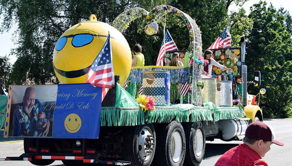 A float in the parade makes its way down Milwaukee Boulevard. RACHEL CIAMPI, Auburn Reporter