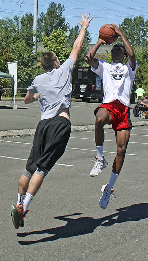A shooter heats up on the court. MARK KLAAS, Kent Reporter