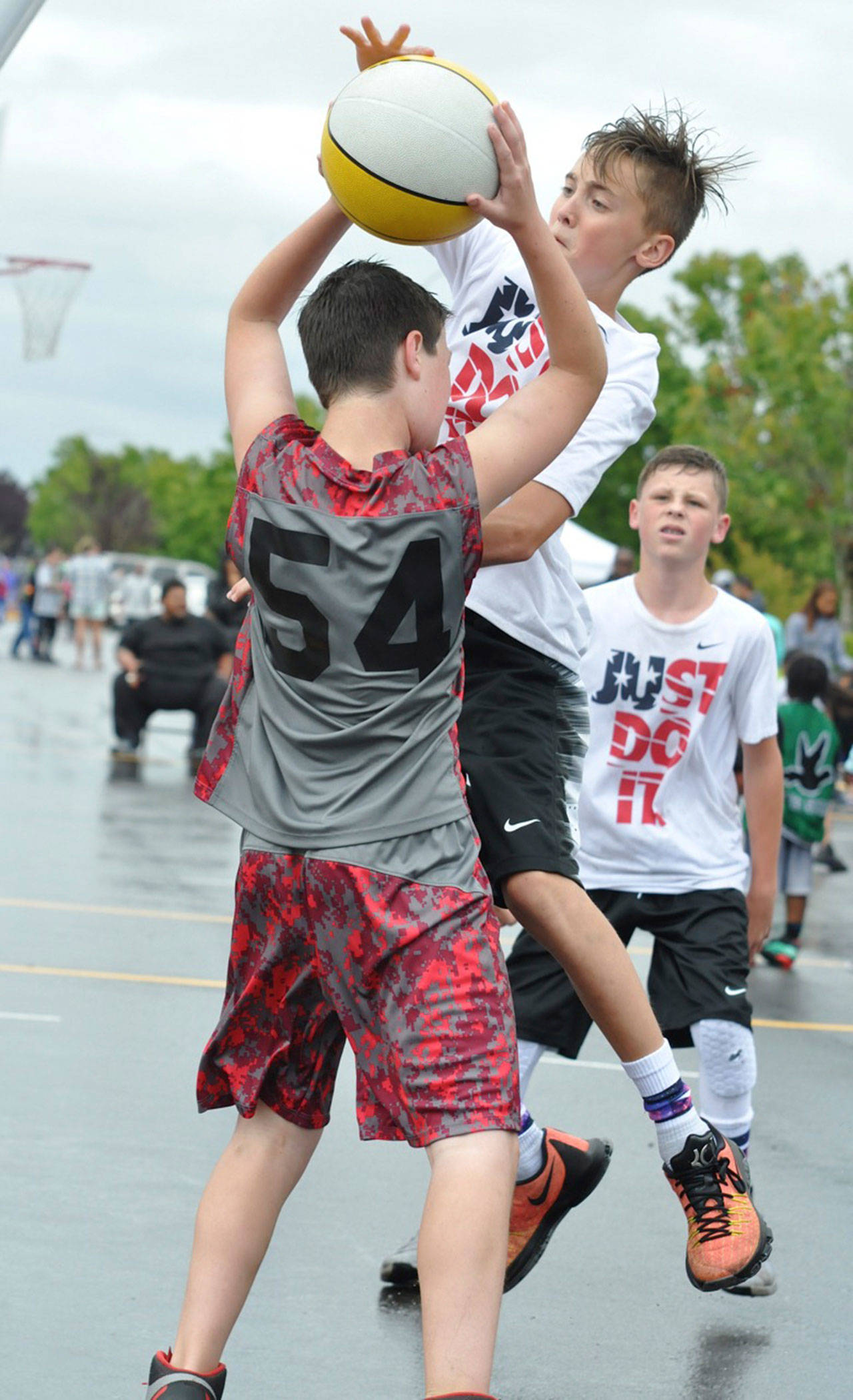 The Tiny 2&rsquo;s battle the Northwest Hoops squad in seventh-grade boys action at last year&rsquo;s Jim Marsh Classic at Emerald Downs. RACHEL CIAMPI, Auburn Reporter