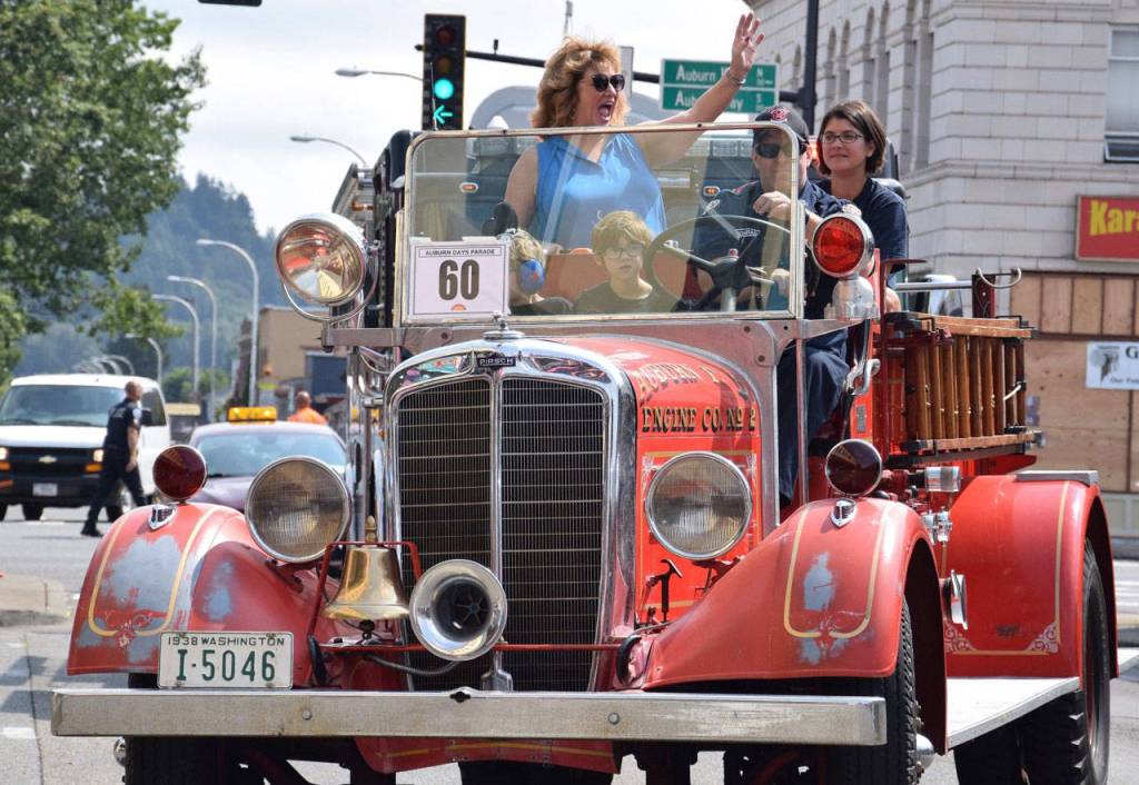 Mayor Nancy Backus waves to the crowd. RACHEL CIAMPI, Auburn Reporter