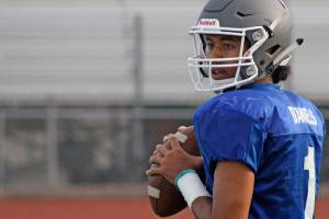 Daniels directs Lions past Raiders 36-10 | NPSL football