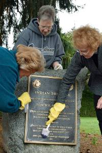 Volunteers help clean up historical markers at Auburn park