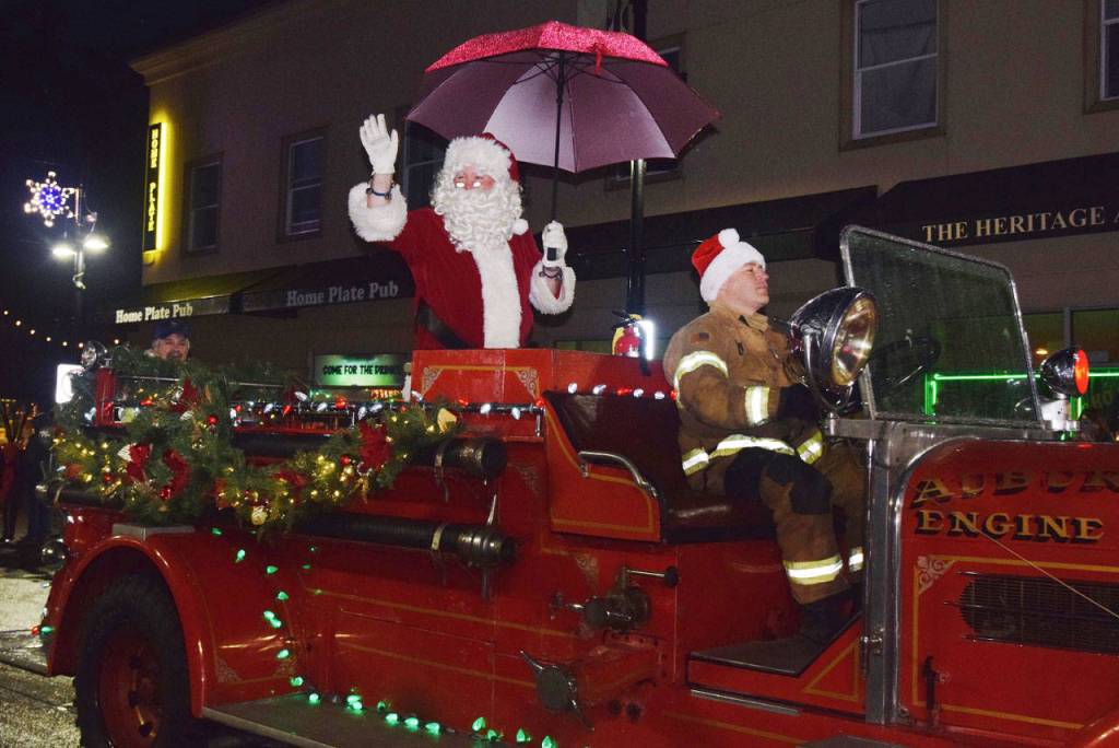 Santa waves to the crowd during the parade down Main Street. RACHEL CIAMPI, Auburn Reporter