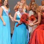 Miss Auburn 2017 Heather Haggin places the crown on 2018 winner Whitney Van Vleet, with help from Miss Washington 2017 Nicole Renard. RACHEL CIAMPI, Auburn Reporter