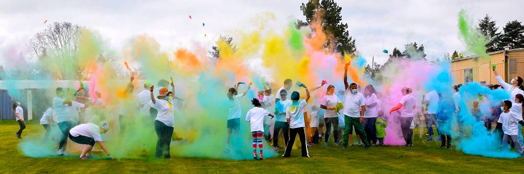 Show of color: a benefit for Auburn school
