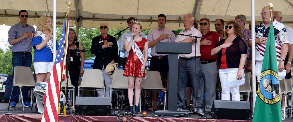 City and community leaders join Miss Auburns Outstanding Teen Olivia Thomas in singing the national anthem. RACHEL CIAMPI, Auburn Reporter
