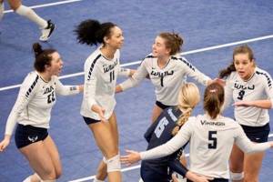 No. 4 Vikings extend winning streak to 18 straight
