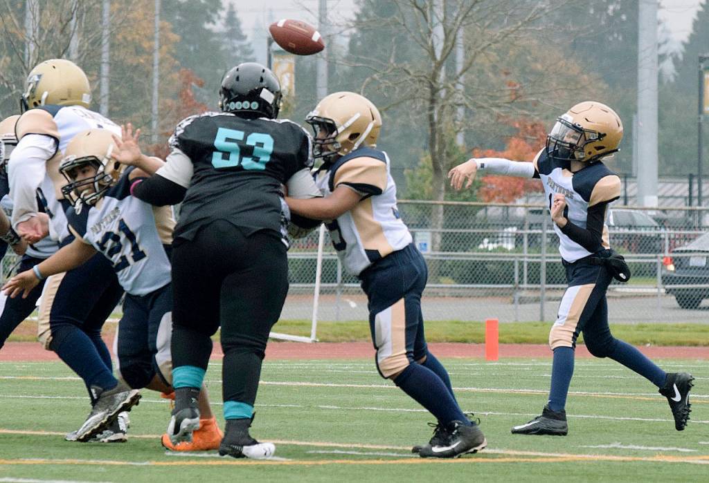 Panthers quarterback Baylen Erdmann stands tall in the pocket to deliver a pass. RACHEL CIAMPI, Auburn Reporter
