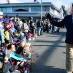 Veteran Dan Paulsen waves to the crowd. RACHEL CIAMPI, Auburn Reporter