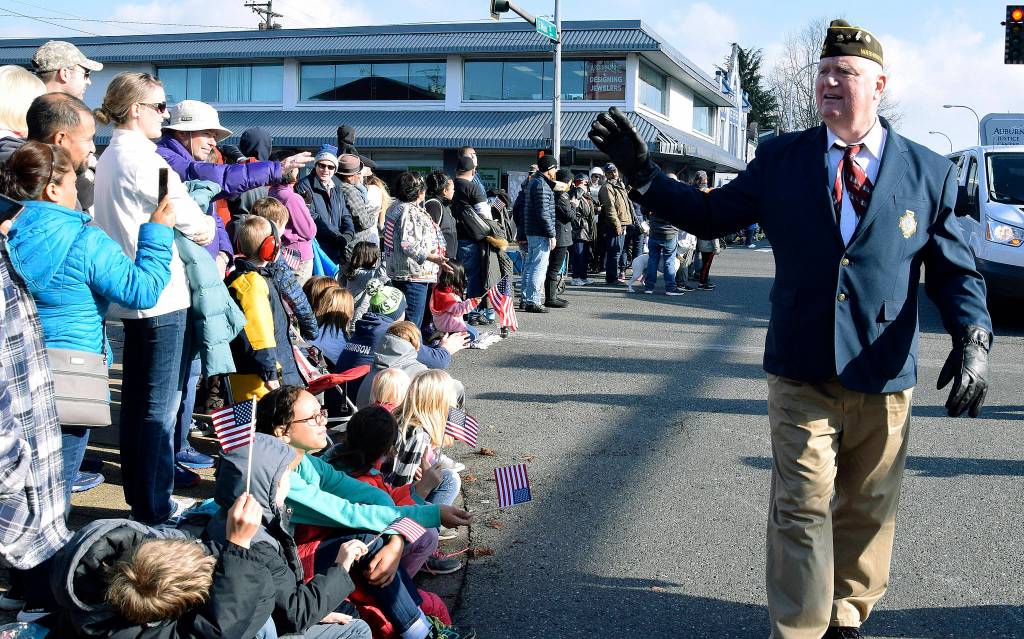 Veteran Dan Paulsen waves to the crowd. RACHEL CIAMPI, Auburn Reporter