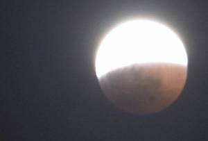 ‘Super blood moon’ eclipse beams over Auburn