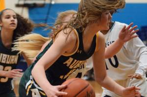 Auburn’s late flurry overcomes Auburn Riverside