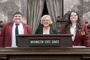 Garcia, Warner serve as pages for Sen. Wilson