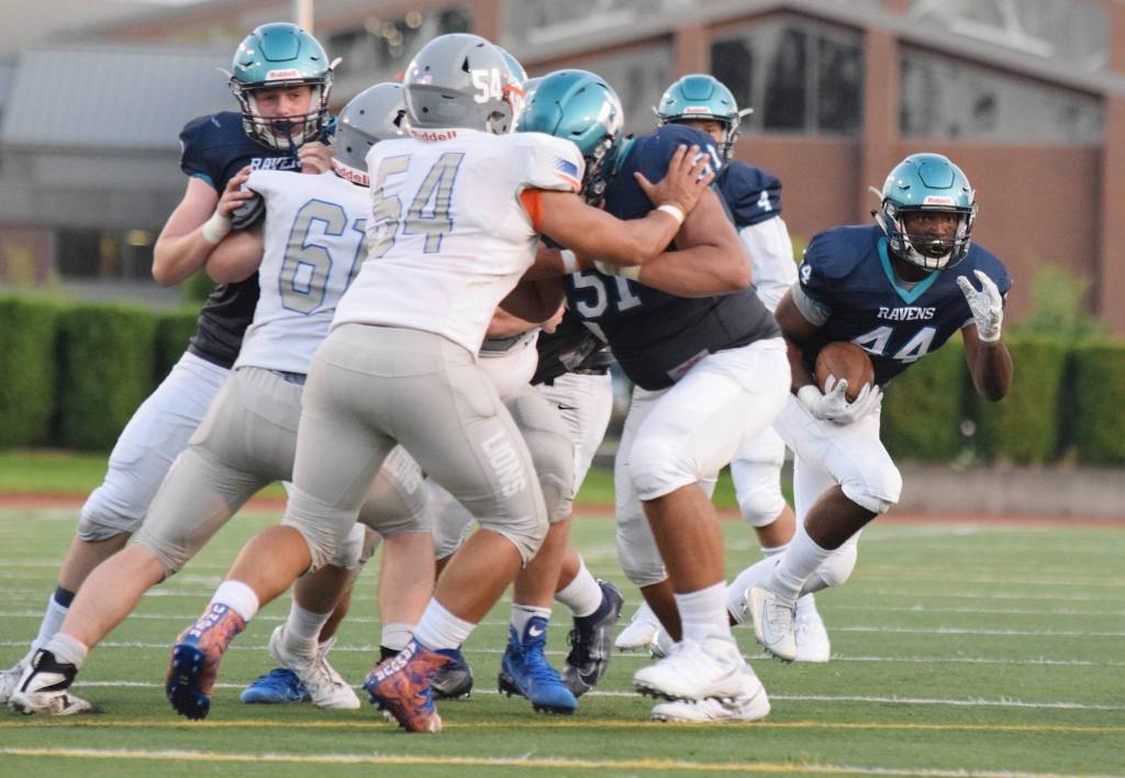 The Ravens Jayden Solis follows his blockers in a search for daylight against the Lions. RACHEL CIAMPI, Auburn Reporter