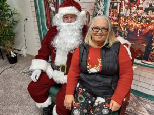 Photo by Robert Whale, Auburn Reporter
Santa Claus (Shawn Rakes) may be houseless this Christmas season, owing to state regulations, but parents can still take their kiddoes to the Downtown Auburn Cooperative for a sit and a photo at 262 E. Main St., Auburn. Next to the Jolly Old Elf here is Mrs. Claus, also known as Cheryl Rakes, director of the DAC.