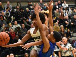 Sophomore Jaylen Petty absorbs the contact on his way to the bucket. Photos by Ben Ray/Auburn Reporter