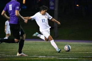 A player pictured during Auburn Mountainviews win over Foster on April 14. Ben Ray / The Reporter