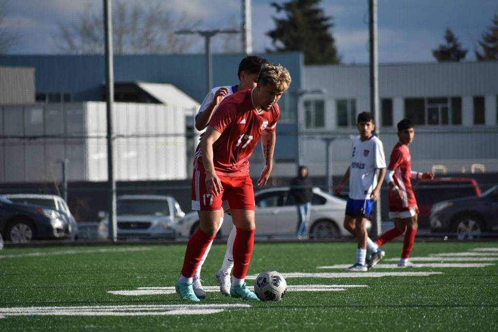 Pedro Monge-Munoz shields the ball from the Royal player. Ben Ray / The Mirror