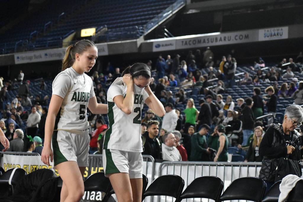 Freshman Morgan Richardson comforts senior Mia Suy after the loss. Ben Ray / The Reporter