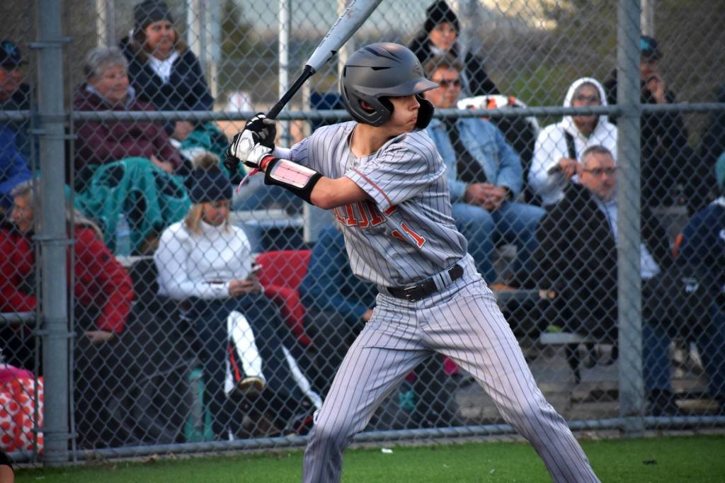 Auburn Mountainviews Jay Swanson in the box against the Ravens. Ben Ray / The Reporter