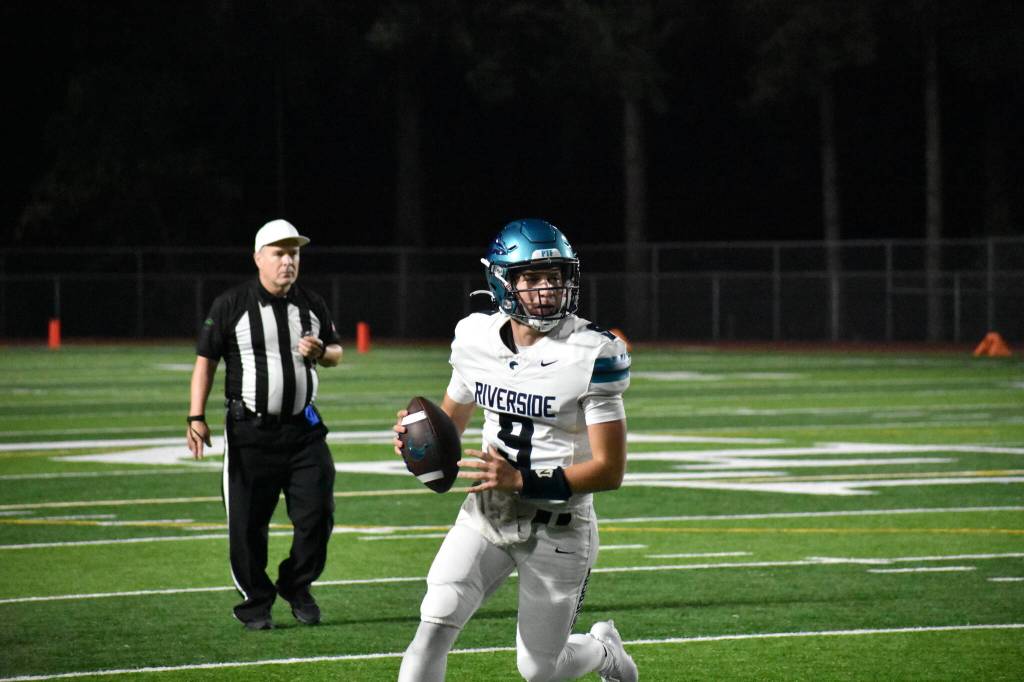 Senior QB Andrew Wold keeps his eyes downfield against Kentwood. Ben Ray / The Reporter
