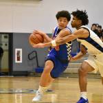 Kolven Posey fights off a Federal Way defender. Ben Ray / The Reporter