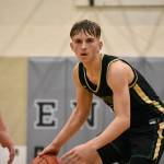 Carter Hansen eyes down a teammate to pass to against Kentwood. Ben Ray / The Reporter