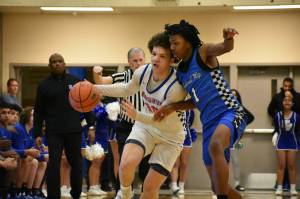 Lucas McClendon battles a Federal Way player down the court. Ben Ray / The Reporter