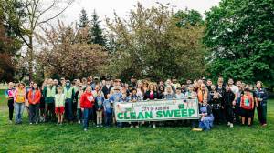 Photos courtesy of City of Auburn
Clean Sweep, Auburns annual celebration of Earth Day, took place April 26. Volunteer groups worked on general cleanup, landscaping, planting, weeding, litter pickup and other projects at various parks, trails and other public sites around Auburn.