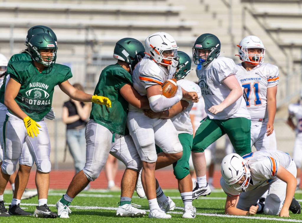 Auburn defense holds up Auburn Mountainview running back June 17. Photo provided by Robby Mullikin