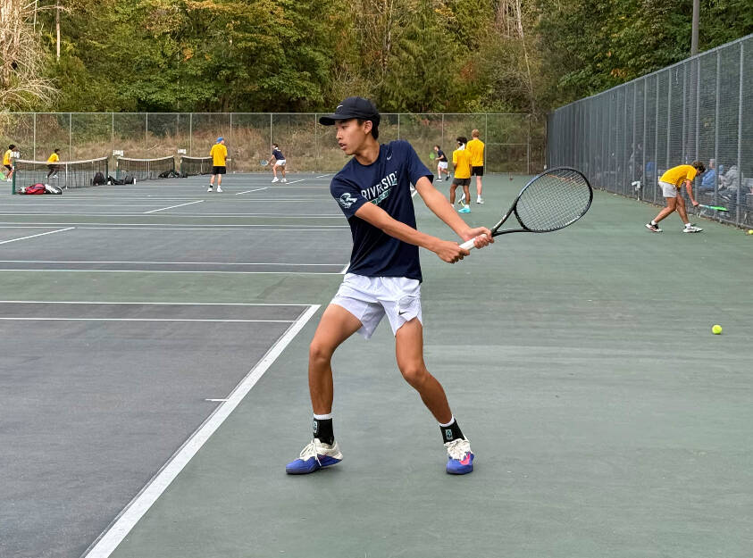 Auburn Riversides Evan Ly prepares to return the ball. Nathan Hyun / The Reporter