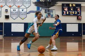 Zoe Wilder drives to the basket against Stadium. Maria Dorsten Photography