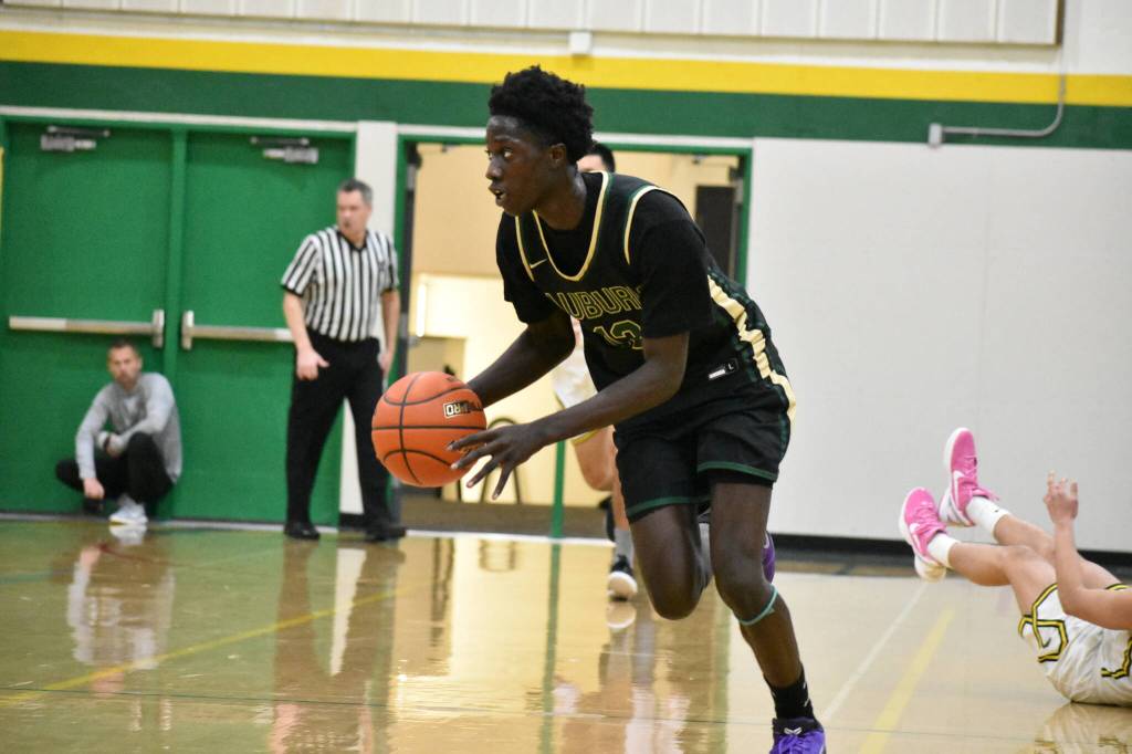 Leroy Kinnay drives to the basket. Ben Ray / The Reporter