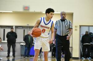 Kolven Posey sets up the offense for Auburn Mountainview. Ben Ray / The Reporter