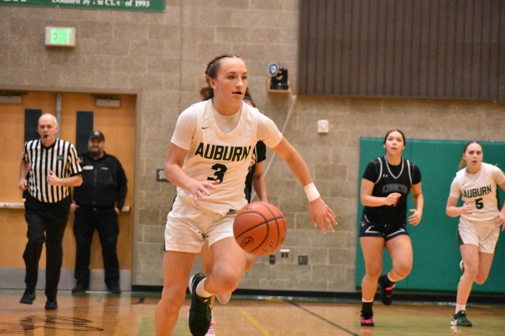 Avery Hansen brings the ball up the floor for the Trojans. Ben Ray / The Reporter