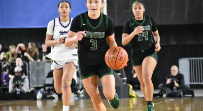 Avery Hansen running the floor on a fast break for Auburn. Ben Ray / The Reporter
