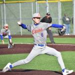 Jay Swanson pitches for Auburn Mountainview. Ben Ray / The Reporter